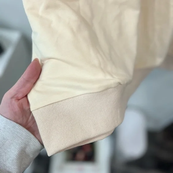 Salem Massachusetts Cream oversized graphic Sweatshirt -NEW - Picture 4 of 6